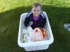 Dans la bassine à linge, ben voyons...!